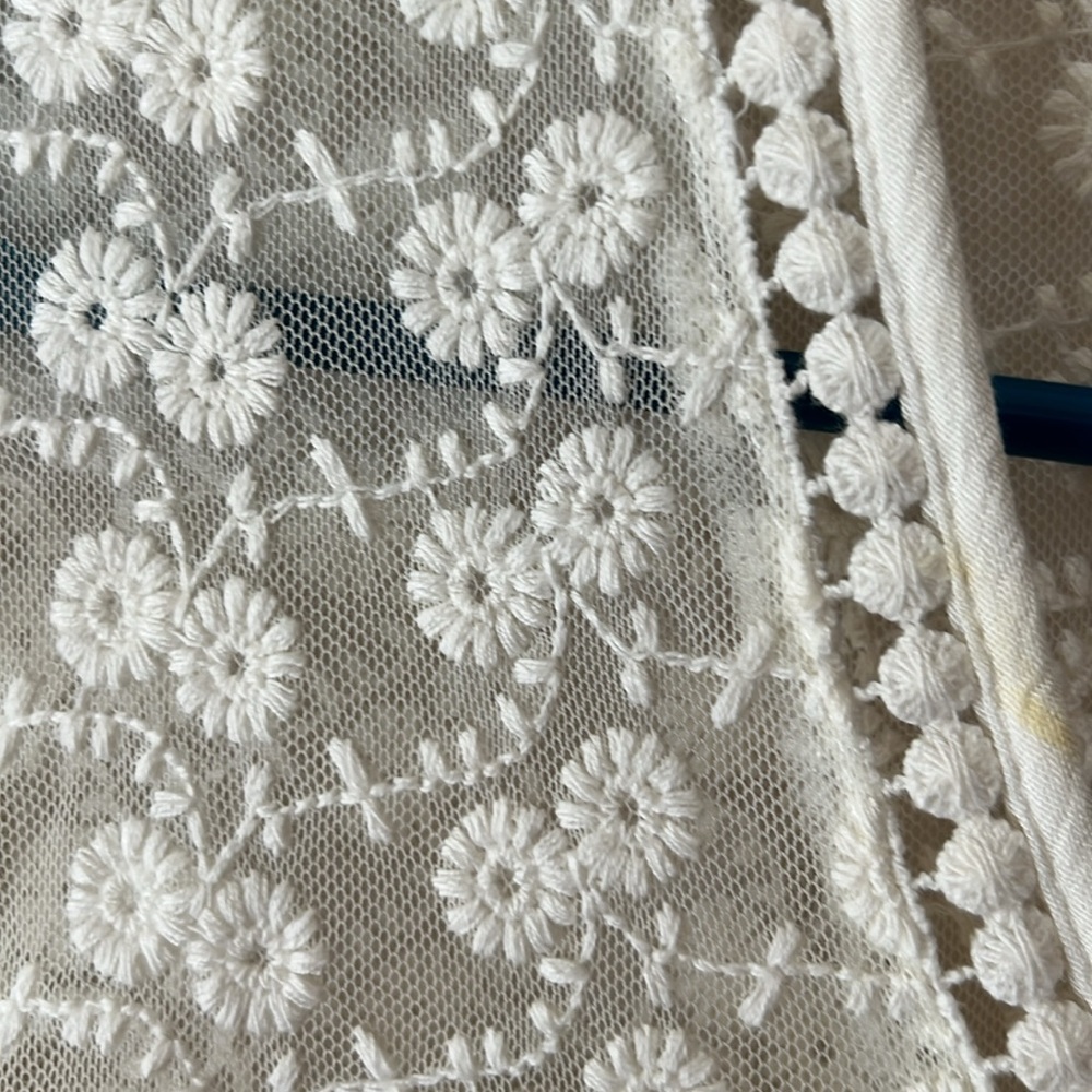 John Paul Richard Raelinn Crochet Detail Top Size XL Ivory Color - Picture 3 of 10